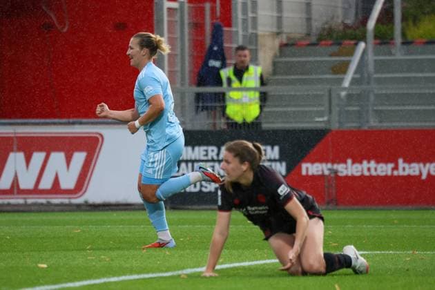 Leverkusen, Deutschland 15. September 2025: 1. FBL - 2025 2026 - Bayer 04 Leverkusen vs. FC Union Berlin Im Bild: v.li. Torschützin Dina Orschmann (1. FC Union Berlin) macht das Tor zum 1:2 für Union Berlin und jubelt DFB regulations prohibit any use of photographs as image sequences and or quasi-video Ulrich-Haberland-Stadion Nordrhein Westfalen Copyright: xFotostandx xFantinix