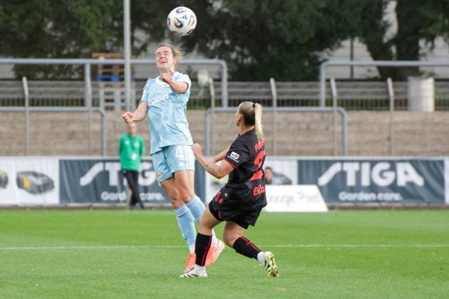 15.09.2025, xgrfx, Fussball Google Pixel Frauen-Bundesliga, Bayer Leverkusen - 1.FC Union Berlin v.l. Anna Aehling (1.FC Union Berlin), Vanessa Fudalla (Bayer Leverkusen) (DFL DFB REGULATIONS PROHIBIT ANY USE OF PHOTOGRAPHS as IMAGE SEQUENCES and or QUASI-VIDEO) Leverkusen