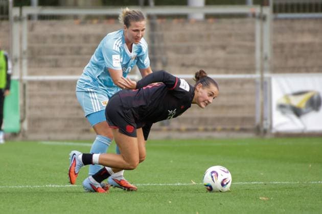 15.09.2025, xgrfx, Fussball Google Pixel Frauen-Bundesliga, Bayer Leverkusen - 1.FC Union Berlin v.l. Carlotta Wamser (Bayer Leverkusen) (DFL DFB REGULATIONS PROHIBIT ANY USE OF PHOTOGRAPHS as IMAGE SEQUENCES and or QUASI-VIDEO) Leverkusen