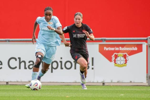 15.09.2025, xgrfx, Fussball Google Pixel Frauen-Bundesliga, Bayer Leverkusen - 1.FC Union Berlin v.l. Naika Reissner (1.FC Union Berlin), Ruby Grant (Bayer Leverkusen) (DFL DFB REGULATIONS PROHIBIT ANY USE OF PHOTOGRAPHS as IMAGE SEQUENCES and or QUASI-VIDEO) Leverkusen