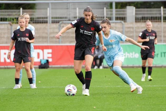15.09.2025, xgrfx, Fussball Google Pixel Frauen-Bundesliga, Bayer Leverkusen - 1.FC Union Berlin v.l. Katharina Piljic (Bayer Leverkusen), Sophie Weidauer (1.FC Union Berlin) (DFL DFB REGULATIONS PROHIBIT ANY USE OF PHOTOGRAPHS as IMAGE SEQUENCES and or QUASI-VIDEO) Leverkusen
