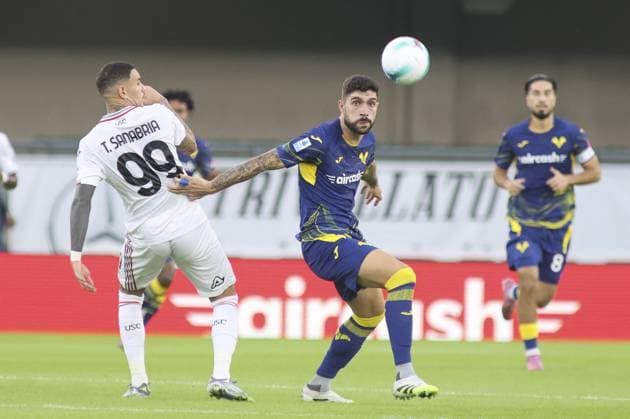 CALCIO - Serie A - Hellas Verona FC vs US Cremonese Unai Nunez of Hellas Verona FC competes for the ball with Arnaldo Antonio Sanabria Ayala of US Cremonese during Hellas Verona FC vs US Cremonese, 3Â° Serie A Enilive 2025-26 game at Marcantonio Bentegodi stadium in Verona (VR), Italy, on September 15, 2025. Verona Italy  Copyright: xIPAxSport ABACAx