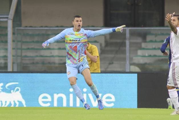 CALCIO - Serie A - Hellas Verona FC vs US Cremonese Emil Audero Mulyadi Audero of US Cremonese gestures during Hellas Verona FC vs US Cremonese, 3Â° Serie A Enilive 2025-26 game at Marcantonio Bentegodi stadium in Verona (VR), Italy, on September 15, 2025. Verona Italy  Copyright: xIPAxSport ABACAx