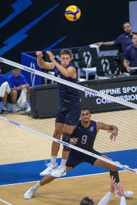 September 15, 2025, Quezon City, Manila, Philippines: USA vs Portugal in their Pool Phase match during the FIVB Mens Volleyball World Championship, WM, Weltmeisterschaft 2025 in Manila, Philippines. USA wins in 3 sets. USAs Jeffrey JENDRYK II at the netGabriel GARCIA. Quezon City Philippines - ZUMAr144 20250915_zap_r144_012 Copyright: xJaynexRussellx