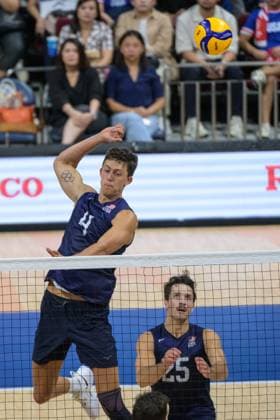 September 15, 2025, Quezon City, Manila, Philippines: USA vs Portugal in their Pool Phase match during the FIVB Mens Volleyball World Championship, WM, Weltmeisterschaft 2025 in Manila, Philippines. USA wins in 3 sets. USAs Jeffrey JENDRYK II and JEthan CHAMPLIN at the net Quezon City Philippines - ZUMAr144 20250915_zap_r144_016 Copyright: xJaynexRussellx