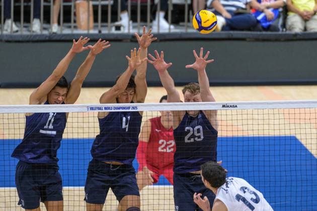 September 15, 2025, Quezon City, Manila, Philippines: USA vs Portugal in their Pool Phase match during the FIVB Mens Volleyball World Championship, WM, Weltmeisterschaft 2025 in Manila, Philippines. USA wins in 3 sets. Quezon City Philippines - ZUMAr144 20250915_zap_r144_020 Copyright: xJaynexRussellx
