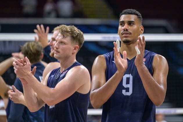 September 15, 2025, Quezon City, Manila, Philippines: USA vs Portugal in their Pool Phase match during the FIVB Mens Volleyball World Championship, WM, Weltmeisterschaft 2025 in Manila, Philippines. USA wins in 3 sets. Claps from the winners to their fans Quezon City Philippines - ZUMAr144 20250915_zap_r144_029 Copyright: xJaynexRussellx