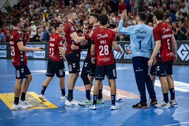 DAIKIN HBL: SG Flensburg-Handewitt vs TSV Hannover-Burgdorf; 15.09.25 Jubel nach Sieg Team SG Flensburg-Handewitt DAIKIN HBL: SG Flensburg-Handewitt vs TSV Hannover-Burgdorf, GP JOULE Arena Flensburg am 15.09.25 Copyright: xBEAUTIFULxSPORTS MarioxM.xKobergx