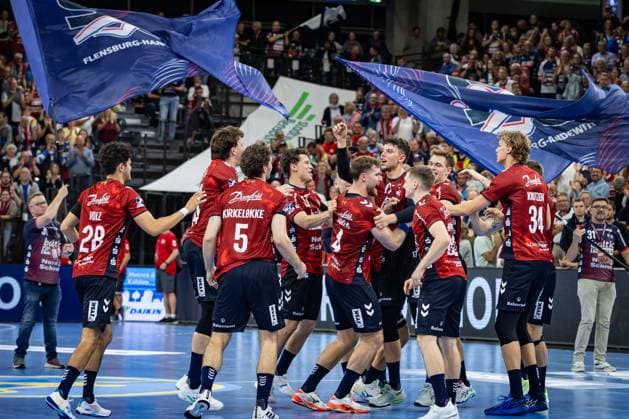 DAIKIN HBL: SG Flensburg-Handewitt vs TSV Hannover-Burgdorf; 15.09.25 Jubel nach Sieg Team SG Flensburg-Handewitt DAIKIN HBL: SG Flensburg-Handewitt vs TSV Hannover-Burgdorf, GP JOULE Arena Flensburg am 15.09.25 Copyright: xBEAUTIFULxSPORTS MarioxM.xKobergx