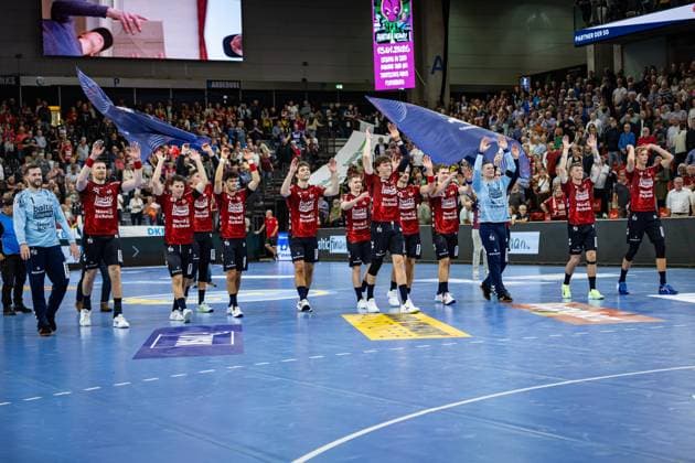 DAIKIN HBL: SG Flensburg-Handewitt vs TSV Hannover-Burgdorf; 15.09.25 Jubel nach Sieg Team SG Flensburg-Handewitt DAIKIN HBL: SG Flensburg-Handewitt vs TSV Hannover-Burgdorf, GP JOULE Arena Flensburg am 15.09.25 Copyright: xBEAUTIFULxSPORTS MarioxM.xKobergx