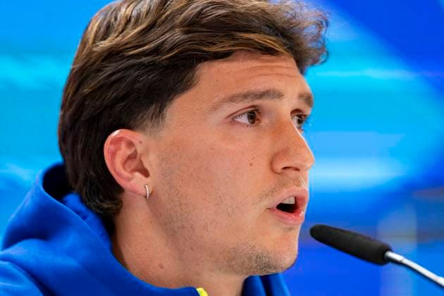 Olympique de Marseille press conference, PK, Pressekonferenz - UEFA Champions League 2025 26 League Phase MD1 Leonardo Balerdi of Olympique de Marseille speaks in the press room during the Training Session and Press Conference ahead of the UEFA Champions League 2024 25 match against Real Madrid CF at Estadio Santiago Bernabeu on September 15, 2025 in Madrid, Spain. Madrid Estadio Santiago Bernabeu Madrid Spain Copyright: xAlbertoxGardinx AGardin_20250915_Foot_Cha_OlyMar_Pc_0345
