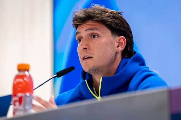 Olympique de Marseille press conference, PK, Pressekonferenz - UEFA Champions League 2025 26 League Phase MD1 Leonardo Balerdi of Olympique de Marseille speaks in the press room during the Training Session and Press Conference ahead of the UEFA Champions League 2024 25 match against Real Madrid CF at Estadio Santiago Bernabeu on September 15, 2025 in Madrid, Spain. Madrid Estadio Santiago Bernabeu Madrid Spain Copyright: xAlbertoxGardinx AGardin_20250915_Foot_Cha_OlyMar_Pc_0348