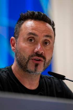 Olympique de Marseille press conference, PK, Pressekonferenz - UEFA Champions League 2025 26 League Phase MD1 Roberto De Zerbi, Head Coach of Olympique de Marseille, speaks in the press room during the Training Session and Press Conference ahead of the UEFA Champions League 2024 25 match against Real Madrid CF at Estadio Santiago Bernabeu on September 15, 2025 in Madrid, Spain. Madrid Estadio Santiago Bernabeu Madrid Spain Copyright: xAlbertoxGardinx AGardin_20250915_Foot_Cha_OlyMar_Pc_0380