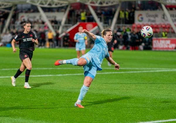 Dina Orschmann (1. FC Union Berlin, 11) 15.09.2025, Bayer Leverkusen - 1. FC Union Berlin, Fussball, Google Pixel Frauen-Bundesliga, GER, Leverkusen, Ulrich Haberland Stadion, Saison 25 26, 2. Spieltag DFL regulations prohibit any use of photographs as image sequences and or quasi-video. Copyright: HMBxMedia xMarcoxBader