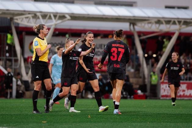15.09.25, Frauen, Fussball, Google Pixel Frauen Bundesliga, Saison 2025 2026, Bayer 04 Leverkusen - 1. FC Union Berlin, 2. Spieltag Bayer 04 Leverkusen Jubel über das Tor zum 3:1 durch Carlotta Wamser ( 37 - Bayer 04 Leverkusen) Leverkusen Ulrich-Haberland-Stadion NRW Deutschland