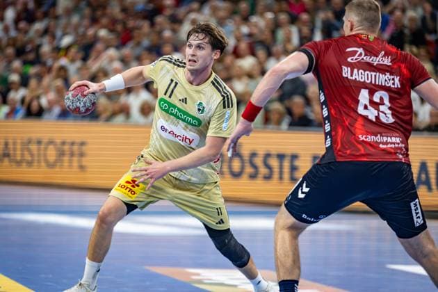 DAIKIN HBL: SG Flensburg-Handewitt vs TSV Hannover-Burgdorf; 15.09.25 Maxim Orlov (Nr.11, TSV Hannover-Burgdorf) gegen Blaz Blagotinsek (Nr.43, SG Flensburg-Handewitt) DAIKIN HBL: SG Flensburg-Handewitt vs TSV Hannover-Burgdorf, GP JOULE Arena Flensburg am 15.09.25 Copyright: xBEAUTIFULxSPORTS MarioxM.xKobergx
