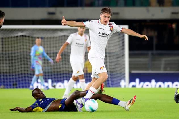 Alessio Zerbin Cremonese s during the Serie A soccer match between Hellas Verona and Cremonese at the Bentegodi Stadium in Verona, north west Italy - Monday, September 15, 2025. - Soccer .  Copyright: xPaolaxGarbuio Lapressex