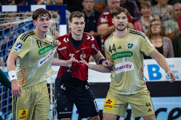 DAIKIN HBL: SG Flensburg-Handewitt vs TSV Hannover-Burgdorf; 15.09.25 Kampf am Kreis Maxim Orlov (Nr.11, TSV Hannover-Burgdorf), Lukas Jørgensen (Nr.25, SG Flensburg-Handewitt), Thomas Alfred Solstad (Nr.44, TSV Hannover-Burgdorf) DAIKIN HBL: SG Flensburg-Handewitt vs TSV Hannover-Burgdorf, GP JOULE Arena Flensburg am 15.09.25 Copyright: xBEAUTIFULxSPORTS MarioxM.xKobergx