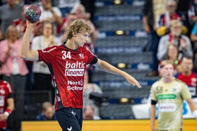 DAIKIN HBL: SG Flensburg-Handewitt vs TSV Hannover-Burgdorf; 15.09.25 Thilo Knutzen (Nr34, SG Flensburg-Handewitt) im Angriff DAIKIN HBL: SG Flensburg-Handewitt vs TSV Hannover-Burgdorf, GP JOULE Arena Flensburg am 15.09.25 Copyright: xBEAUTIFULxSPORTS MarioxM.xKobergx