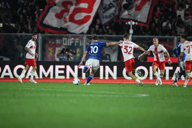 Nico Paz of Calcio Como scores a goal during the Italian Serie A football match between Calcio Como and Genoa CFC on 15 of September 2025 at the Giuseppe Senigallia stadium in Como, Italy  Copyright: xTizianoxBallabio IPAxSportx xipa-agency.netx xx IPA_64911182 IPA_Agency_IPA64911182