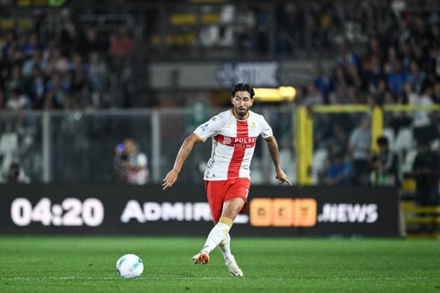 Mikael Ellertsson of Genoa CFC in action during the Italian Serie A football match between Calcio Como and Genoa CFC on 15 of September 2025 at the Giuseppe Senigallia stadium in Como, Italy  Copyright: xTizianoxBallabio IPAxSportx xipa-agency.netx xx IPA_64911306 IPA_Agency_IPA64911306