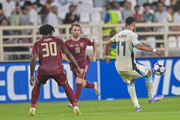 Al-Ittihad v Al-Wehda - AFC Champions League ABU DHABI, UNITED ARAB EMIRATES - SEPTEMBER 15: Saleh Al Shehri (R) of Al Ittihad in action during the Asian Champions League (AFC) match between Al-Ittihad and Al-Wehda at the Al Nahyan Stadium in Abu Dhabi, United Arab Emirates, on September 15, 2025. Waleed Zein Anadolu Abu Dhabi United Arab Emirates. Editorial use only. Please get in touch for any other usage.  Copyright: x2025xAnadoluxWaleedxZeinx