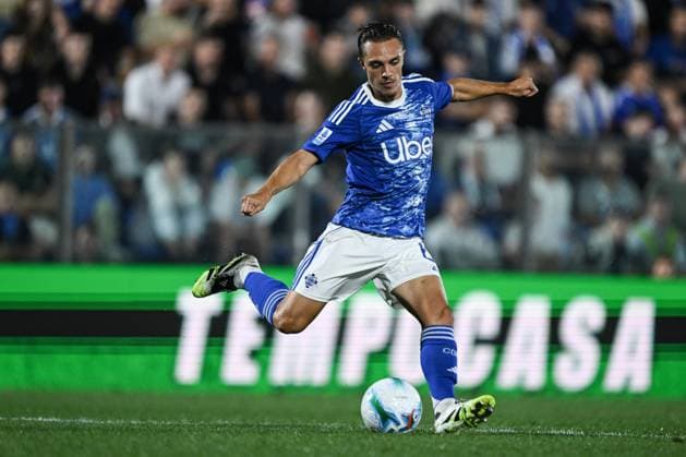 CALCIO - Serie A - Como 1907 vs Genoa CFC Maxence Caqueret of Calcio Como in action during the Italian Serie A football match between Calcio Como and Genoa CFC on 15 of September 2025 at the Giuseppe Senigallia stadium in Como, Italy Como Italy  Copyright: xIPAxSport ABACAx