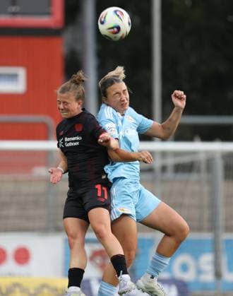 Kristin Kögel (B04, L) und Tanja Pawollek (FCU), Leverkusen, Germany 15.09.2025, Frauen Bundesliga, 2. Spieltag, Bayer 04 Leverkusen - 1. FC Union Berlin.