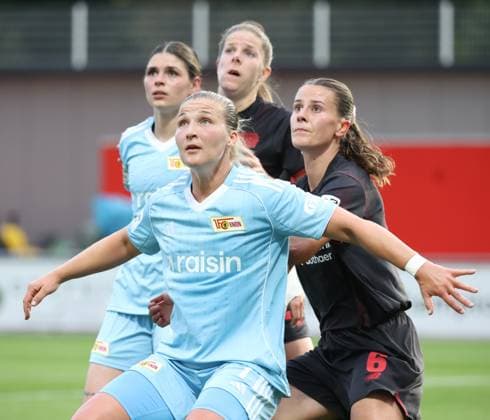 V.l. Eileen Campbell (FCU), Dina Orschmann (FCU), Lilla Turanyi (B04) und Katharina Piljic (B04), Leverkusen, Germany 15.09.2025, Frauen Bundesliga, 2. Spieltag, Bayer 04 Leverkusen - 1. FC Union Berlin.