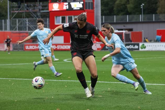 Katharina Piljic (B04, M) und Eileen Campbell (FCU), Leverkusen, Germany 15.09.2025, Frauen Bundesliga, 2. Spieltag, Bayer 04 Leverkusen - 1. FC Union Berlin.