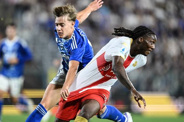 Jesus Rodriguez of Calcio Como and Brooke Norton-Cuffy of Genoa CFC in action during the Italian Serie A football match between Calcio Como and Genoa CFC on 15 of September 2025 at the Giuseppe Senigallia stadium in Como, Italy  Copyright: xTizianoxBallabio IPAxSportx xipa-agency.netx xx IPA_64912610 IPA_Agency_IPA64912610