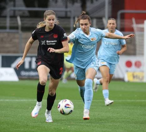 Lilla Turanyi (B04) und Sophie Weidauer (FCU), Leverkusen, Germany 15.09.2025, Frauen Bundesliga, 2. Spieltag, Bayer 04 Leverkusen - 1. FC Union Berlin.