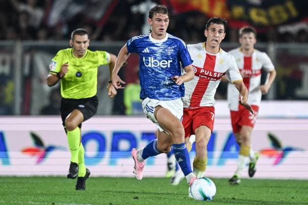 CALCIO - Serie A - Como 1907 vs Genoa CFC Nico Paz of Calcio Como in action during the Italian Serie A football match between Calcio Como and Genoa CFC on 15 of September 2025 at the Giuseppe Senigallia stadium in Como, Italy Como Italy  Copyright: xIPAxSport ABACAx