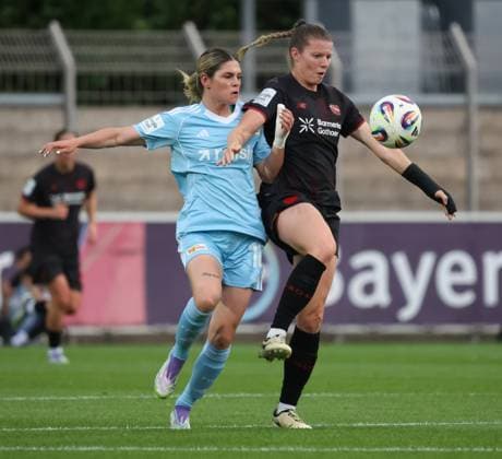 Eileen Campbell (FCU, L) und Claudia Wenger (B04), Leverkusen, Germany 15.09.2025, Frauen Bundesliga, 2. Spieltag, Bayer 04 Leverkusen - 1. FC Union Berlin.