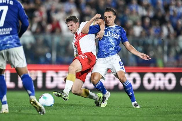 Como 1907 v Genoa CFC - Serie A Maxence Caqueret of Calcio Como is in action during the Italian Serie A football match between Calcio Como and Genoa CFC at the Giuseppe Senigallia stadium in Como, Italy, on September 15, 2025 Como Italy  Copyright: xTizianoxBallabiox originalFilename:ballabio-calcioco250915_npDHN.jpg