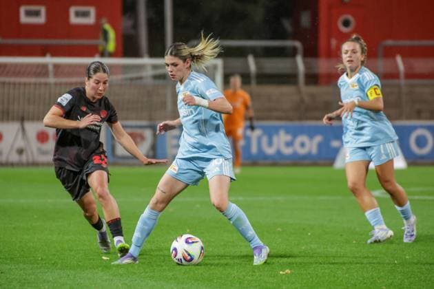 15.09.2025, xgrfx, Fussball Google Pixel Frauen-Bundesliga, Bayer Leverkusen - 1.FC Union Berlin v.l. Ruby Grant (Bayer Leverkusen), Eileen Campbell (1.FC Union Berlin) (DFL DFB REGULATIONS PROHIBIT ANY USE OF PHOTOGRAPHS as IMAGE SEQUENCES and or QUASI-VIDEO) Leverkusen