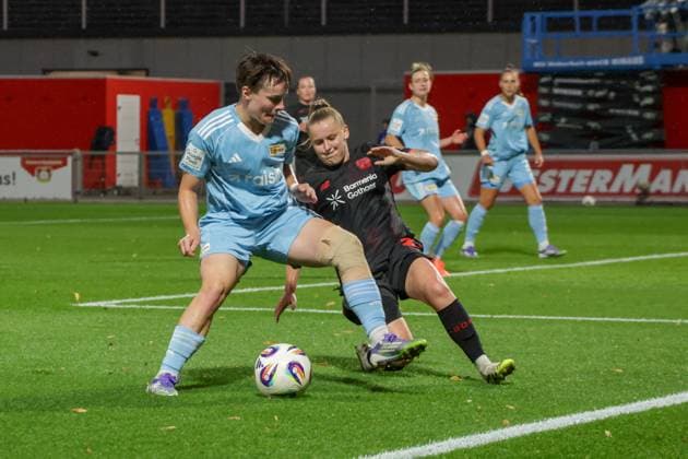 15.09.2025, xgrfx, Fussball Google Pixel Frauen-Bundesliga, Bayer Leverkusen - 1.FC Union Berlin v.l. Tomke Schneider (1.FC Union Berlin), Vanessa Fudalla (Bayer Leverkusen) (DFL DFB REGULATIONS PROHIBIT ANY USE OF PHOTOGRAPHS as IMAGE SEQUENCES and or QUASI-VIDEO) Leverkusen