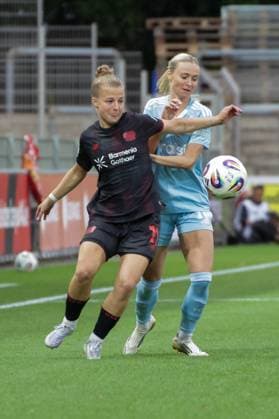 15.09.2025, xgrfx, Fussball Google Pixel Frauen-Bundesliga, Bayer Leverkusen - 1.FC Union Berlin v.l. Kristin Kögel (Bayer Leverkusen), Judith Steinert (1.FC Union Berlin) (DFL DFB REGULATIONS PROHIBIT ANY USE OF PHOTOGRAPHS as IMAGE SEQUENCES and or QUASI-VIDEO) Leverkusen