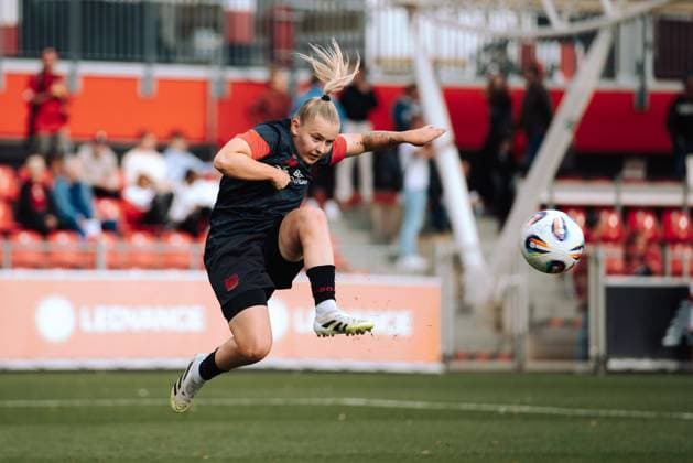 15.09.25, Frauen, Fussball, Google Pixel Frauen Bundesliga, Saison 2025 2026, Bayer 04 Leverkusen - 1. FC Union Berlin, 2. Spieltag Vanessa Fudalla ( 21 - Bayer 04 Leverkusen) Abschluss beim Aufwärmtraining Leverkusen Ulrich-Haberland-Stadion NRW Deutschland