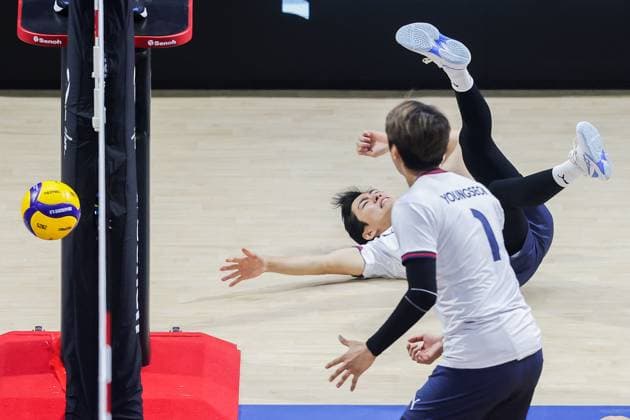 (250916) -- QUEZON CITY, Sept. 16, 2025 -- Players of South Korea compete during the pool C match between Argentina and South Korea at the FIVB Men s World Championship, WM, Weltmeisterschaft 2025 in Quezon City, the Philippines, on Sept. 16, 2025. ) (SP)THE PHILIPPINES-QUEZON CITY-VOLLEYBALL-FIVB MEN S WORLD CHAMPIONSHIP 2025-ARG VS KOR RouellexUmali 