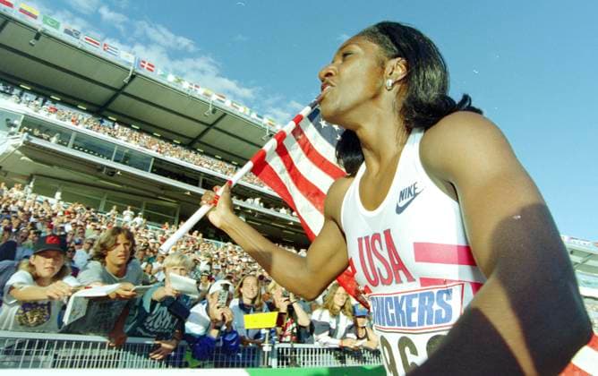 950807 Friidrott, VM 1995 Göteborg World Athletics Championships 1995, Gothenburg, Sweden. Womens 100 metres, final: Gold medalist Gwen Torrence of USA celebrates. Photo: BILDBYRAN M020_06 M020_03 scanx friidrott vm vm95 vm1995 vm 1995 vm 95 friidrotts-vm göteborg nya ullevi 1995 world athletics championships 1995 track and field gothenburg sweden bbeng dia august 7 100 m dam *** 950807 Athletics, World Championships 1995 Gothenburg World Athletics Championships 1995, Gothenburg, Sweden Womens 100 meters, final Gold medalist Gwen Torrence of USA celebrates Photo BILDBYRAN M020 06 M020 03 scanx athletics wm wm95 wm1995 wm 1995 wm 95 athletics wm göteborg nya ullevi 1995 world athletics championships 1995 track and field gothenburg sweden bbeng dia august 7 100 m women  Copyright: BILDBYRAN BB950807BB130