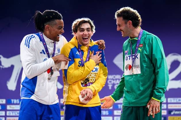 250916 Emmanouil Karalis of Greece, Armand Duplantis of Sweden and Kurtis Marschall of Australia celebrate at the medal ceremony for men™s pole vault during day 4 of the 2025 World Athletics Championships on September 16, 2025 in Tokyo. Photo: Joel Marklund BILDBYRAN kod JM JM0732 bbeng friidrott athletics friidrett 2025 world athletics championships world athletics championships tokyo 25 friidrotts-vm friidretts-vm vm Copyright: JOELxMARKLUND BB250916JM009