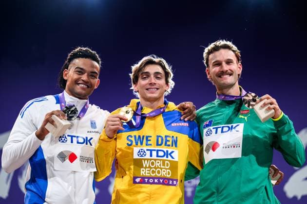 250916 Emmanouil Karalis of Greece, Armand Duplantis of Sweden and Kurtis Marschall of Australia celebrate at the medal ceremony for men™s pole vault during day 4 of the 2025 World Athletics Championships on September 16, 2025 in Tokyo. Photo: Joel Marklund BILDBYRAN kod JM JM0732 bbeng friidrott athletics friidrett 2025 world athletics championships world athletics championships tokyo 25 friidrotts-vm friidretts-vm vm Copyright: JOELxMARKLUND BB250916JM011