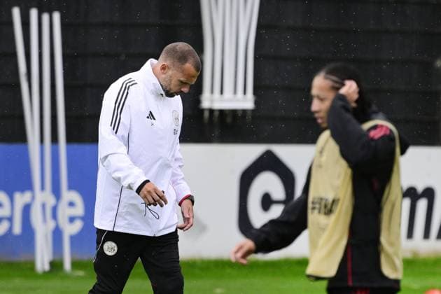 AMSTERDAM - Ajax coach Johnny Heitinga during a training session at De Toekomst in preparation for the Champions League match against Internazionale. ANP OLAF KRAAK xVIxANPxSportx xxANPxIVx 536480891 originalFilename: 536480891.jpg
