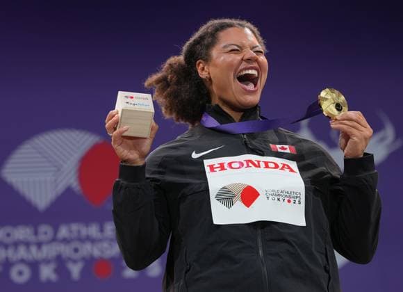 (250916) -- TOKYO, Sept. 16, 2025 -- Gold medalist Camryn Rogers of Canada poses the awarding ceremony of the women s hammer throw final at the 2025 World Athletics Championships in Tokyo, Japan, Sept. 16, 2025. ) (SP)JAPAN-TOKYO-ATHLETICS-WORLD ATHLETICS CHAMPIONSHIPS-WOMEN S HAMMER THROW-AWARDING CEREMONY JiangxHan 
