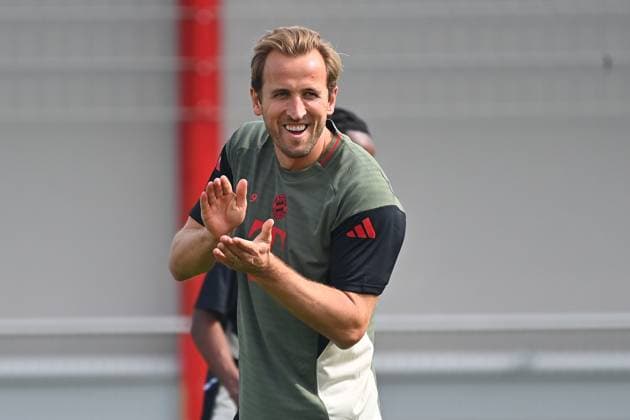 Harry KANE (Bayern Muenchen),applaudiert, Gestik, Aktion,Einzelbild,angeschnittenes Einzelmotiv,Halbfigur,halbe Figur. Abschlusstraining am 16.09.2025 Fussball Champions League,Saison 2025 26 FC Bayern Muenchen FC Chelsea