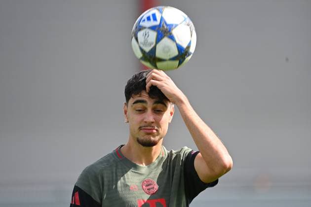 Aleksandar PAVLOVIC (Bayern Muenchen) , skeptisch,Aktion,Einzelbild,angeschnittenes Einzelmotiv,Portraet,Portrait,Porträt. Abschlusstraining am 16.09.2025 Fussball Champions League,Saison 2025 26 FC Bayern Muenchen FC Chelsea