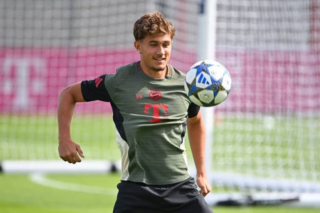 Tom BISCHOF (Bayern Muenchen), Aktion,Einzelbild,angeschnittenes Einzelmotiv,Halbfigur,halbe Figur. Abschlusstraining am 16.09.2025 Fussball Champions League,Saison 2025 26 FC Bayern Muenchen FC Chelsea