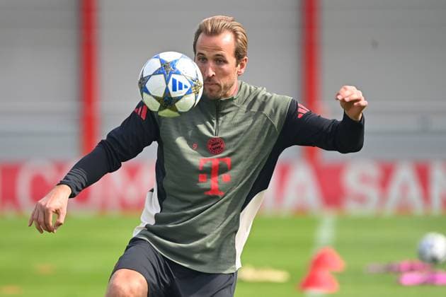 Harry KANE (Bayern Muenchen) fokussiert den Ball, Aktion,Einzelbild,angeschnittenes Einzelmotiv,Halbfigur,halbe Figur. Abschlusstraining am 16.09.2025 Fussball Champions League,Saison 2025 26 FC Bayern Muenchen FC Chelsea