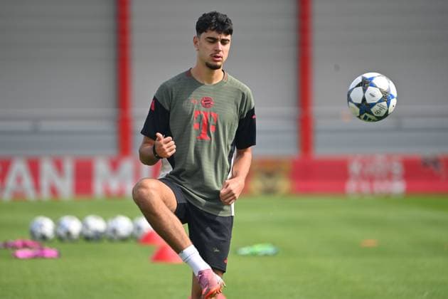 Aleksandar PAVLOVIC (Bayern Muenchen), Aktion,Einzelbild,angeschnittenes Einzelmotiv,Halbfigur,halbe Figur. Abschlusstraining am 16.09.2025 Fussball Champions League,Saison 2025 26 FC Bayern Muenchen FC Chelsea